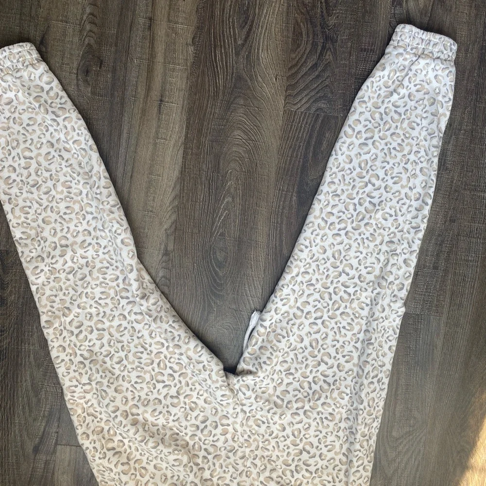 SOLD Abercrombie soft AF cheetah joggers - Picture 3 of 4